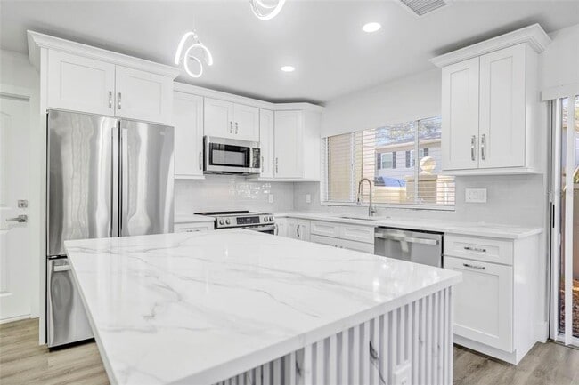 Building Photo - 11728 Raintree Dr