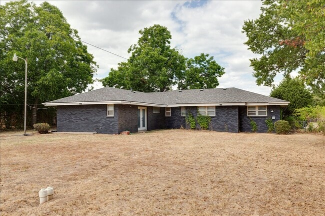 Building Photo - 3308 NW Atlanta Ave