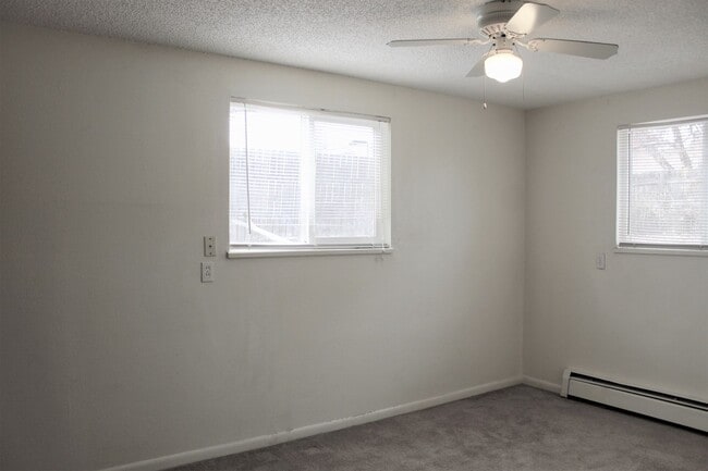 Building Photo - Spacious 2-Bedroom, 1-Bathroom Apartment in a Quiet Longmont 4-Plex! Available NOW!