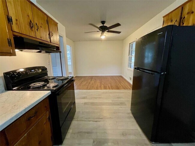 Building Photo - 6328 Oakview Ln