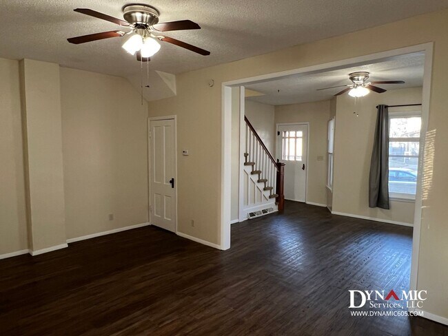 Building Photo - 813-815 S Summit Ave