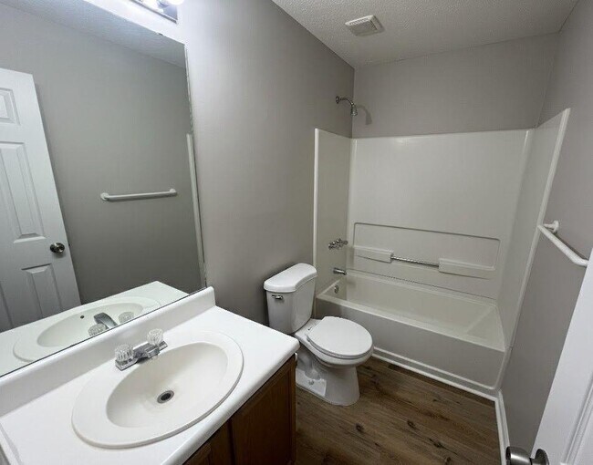 Building Photo - 462 Peachtree Ridge Dr NW