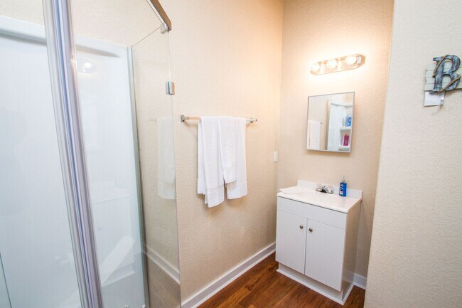 Building Photo - Douglas