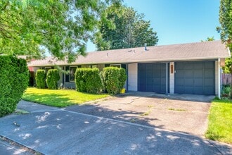 Building Photo - Charming 3 Bed/1 Bath Ranch with Bonus Room