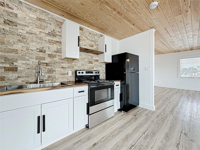 Building Photo - 497 Normandy Rd
