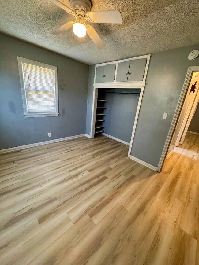 Building Photo - 209 SW 7th St