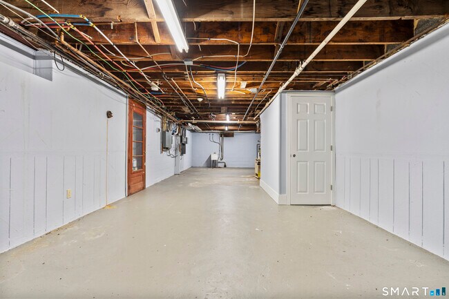 Building Photo - 25 Crescent Bluff Ave