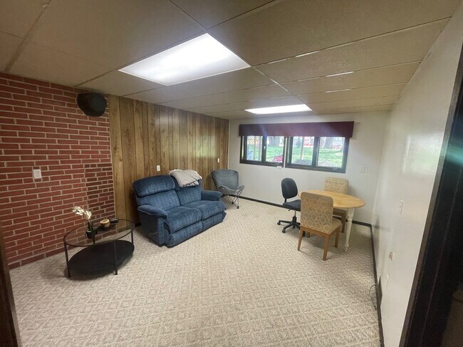 Building Photo - 1030 Whitney Dr