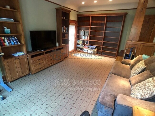 Building Photo - 4026-32 Utah St