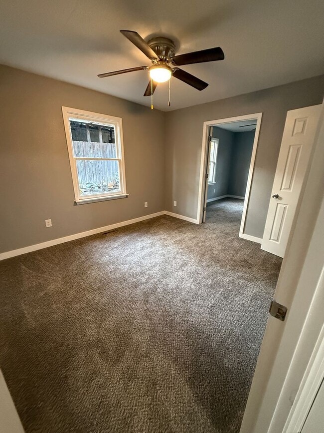 Building Photo - 3+ bedroom/2 bath house