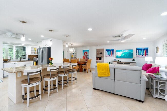 Building Photo - 149 Beachcomber St