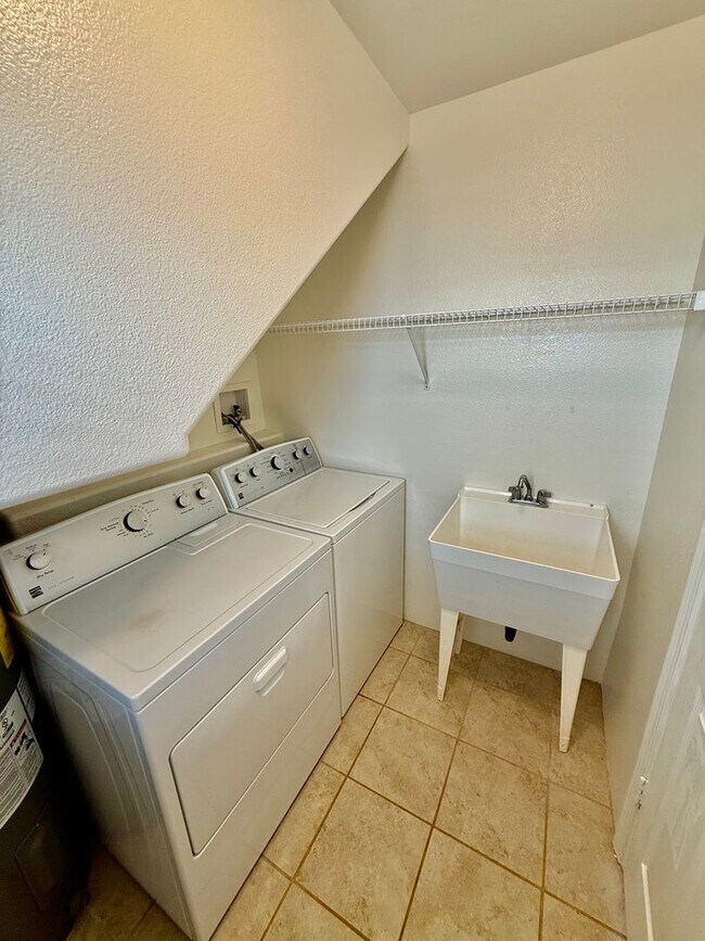 Building Photo - Available Now! Ocean Pointe – 3 Bedroom / ...