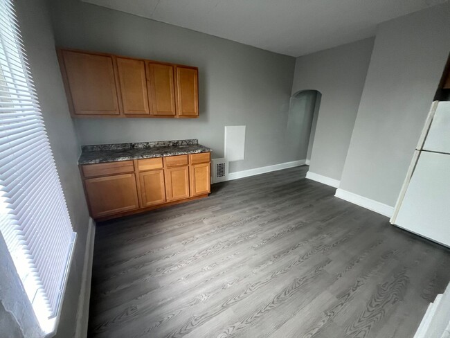 Building Photo - 2901 S 43rd