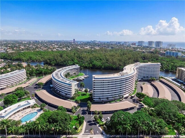 Building Photo - 1523 E Hillsboro Blvd