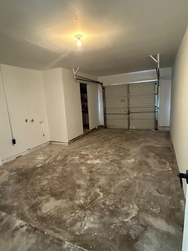 Building Photo - Gorgeous all renovated Home in Texas City,...