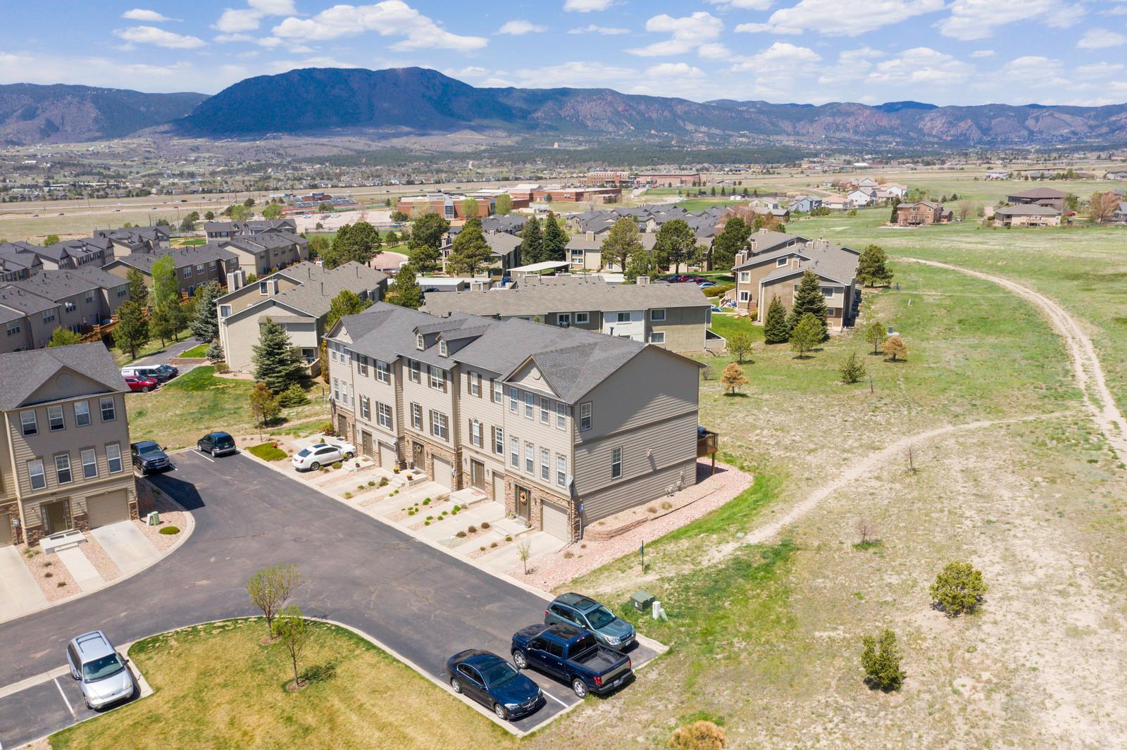 Building Photo - 1033 Burning Bush Pt