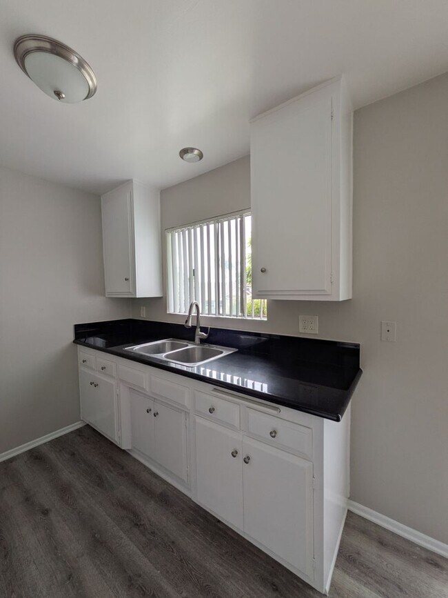 Interior Photo - 372 Freeman Ave