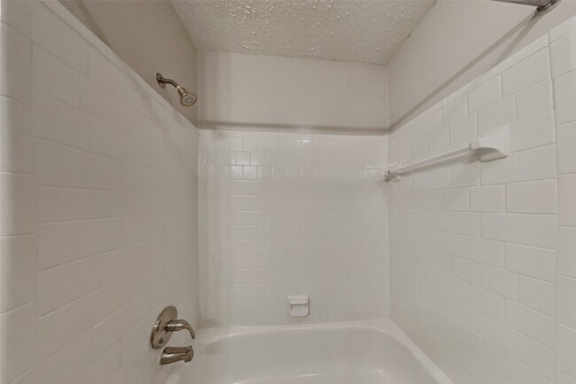 Building Photo - 16358 Maplemont Dr