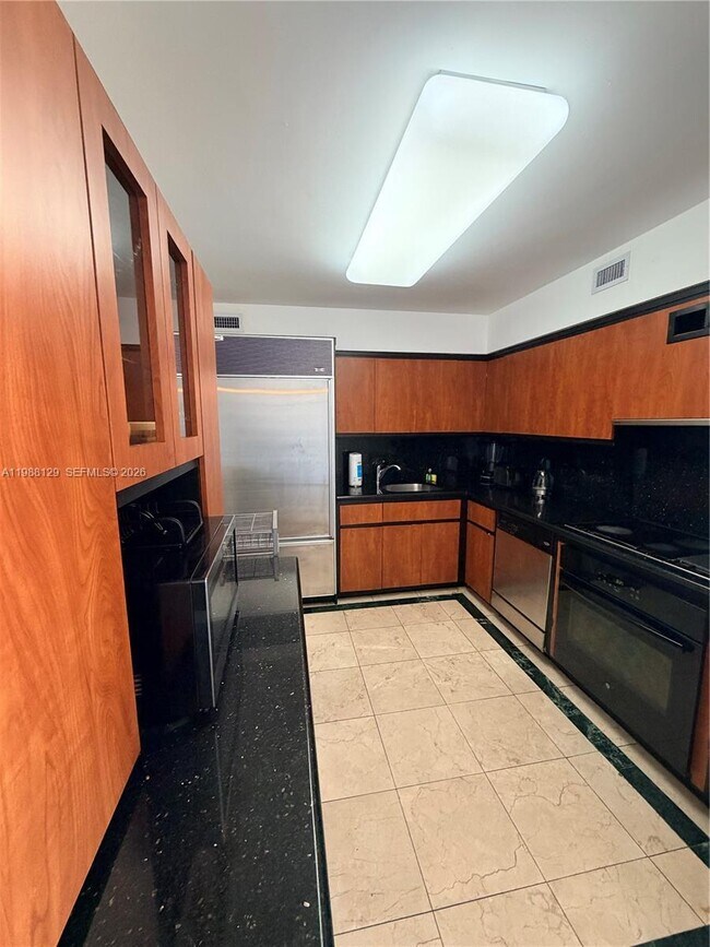 Building Photo - 5161 Collins Ave