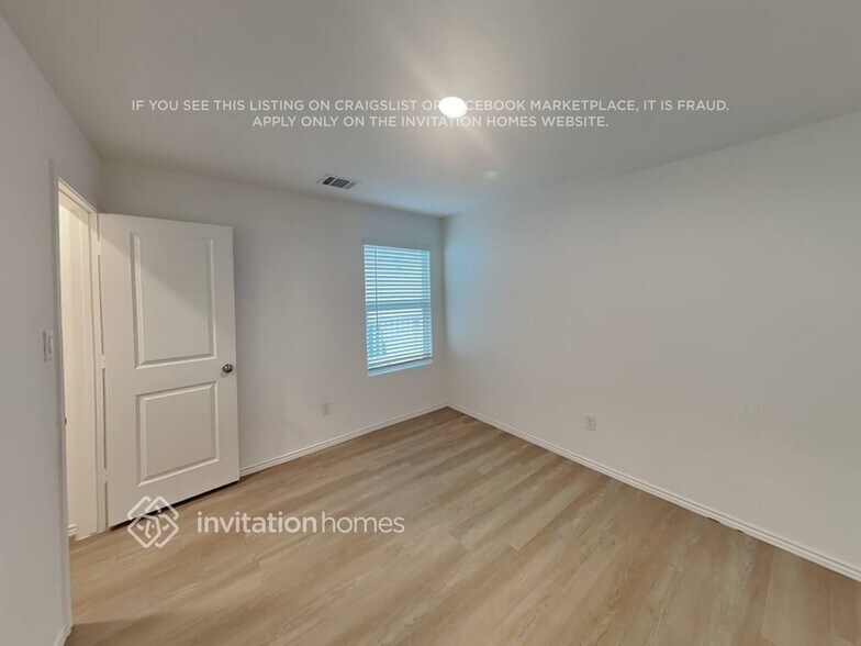 Building Photo - 4120 Waterfall Cv