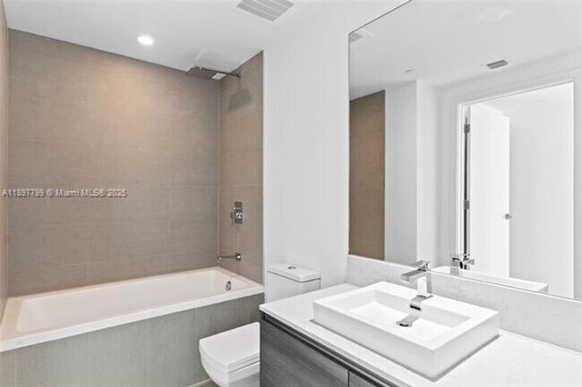 Building Photo - 1080 Brickell Ave