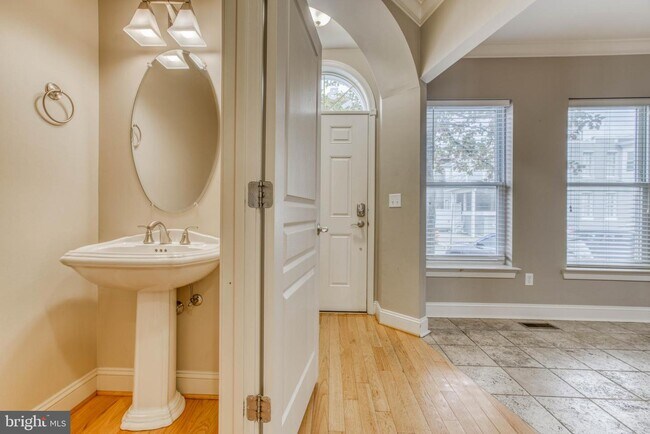 Building Photo - 1320 Race St