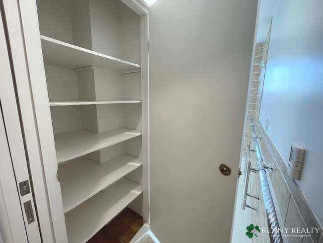 Building Photo - Remodeled Three Bedroom Plus Bonus Room House in Daly City