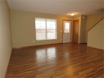 Building Photo - 3bd 2ba 2car garage town home $2295/mo+ utilities