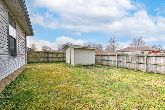 Building Photo - 122 S Bailey St