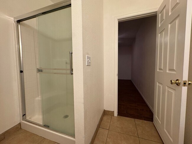 Building Photo - 2834