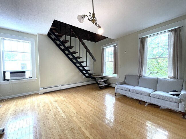 Building Photo - 352 Greene St