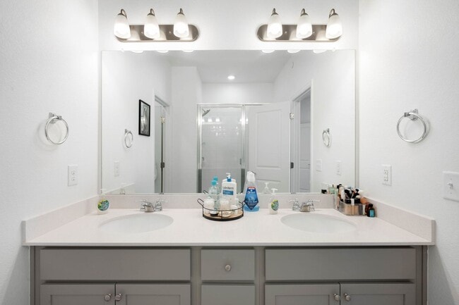 Building Photo - Modern 3BD, 2.5BA Castle Pines Townhome wi...