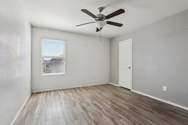 Building Photo - 5713 Kennedy St