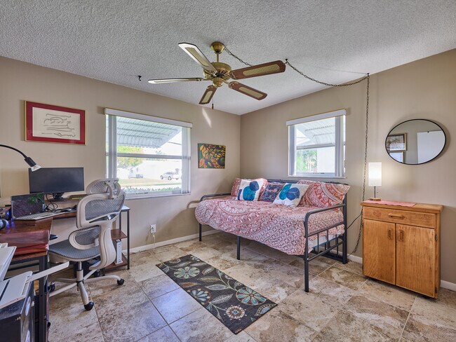 Building Photo - 519 SW 18th St