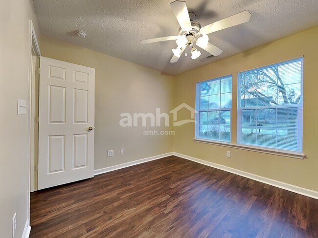 Building Photo - 542 Kennard Ln