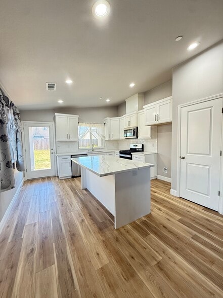 Building Photo - 1084 Adell St