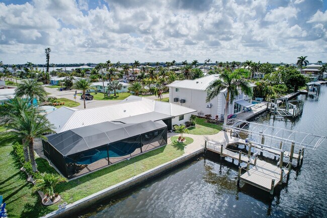 Building Photo - 11599 Island Ave