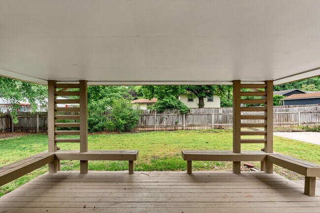 Building Photo - 1306 Brookfield Ln