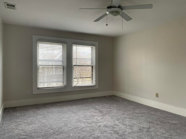 Building Photo - 721 W Main St