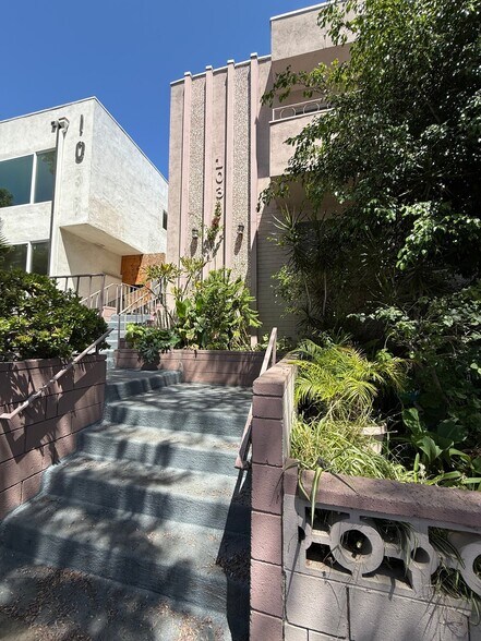 Building Photo - 1030 N Edinburgh Ave
