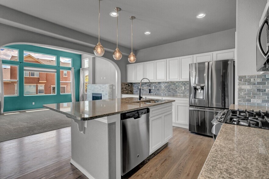 kitchen/living room - 7272 Jagged Rock Cir