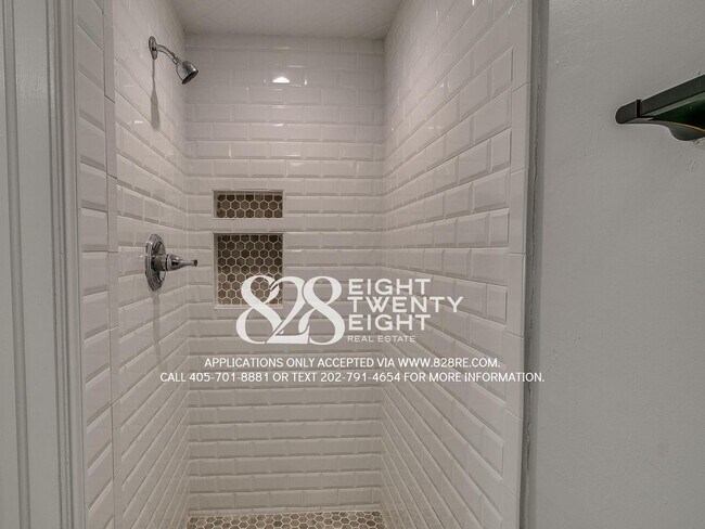 Building Photo - *AVAILABLE NOW!* Spacious 3 Bed/2.5 Bath Condo in East Norman!