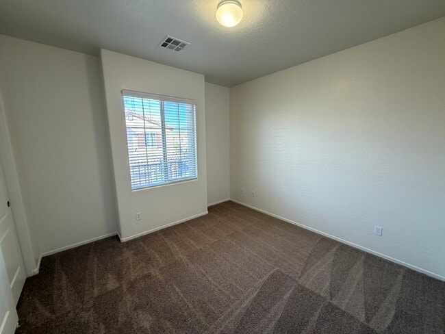 Building Photo - This proeprty has been shown before and will be leased to the first qualified applicant. To sched...