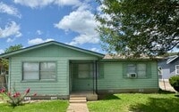 Building Photo - Cute 3/1 Home Available for Immediate Move...