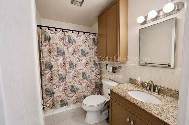 Building Photo - 449 Crest Ave