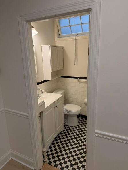 Bathroom - 4836 Reservoir Rd NW