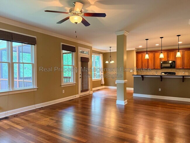 Building Photo - 616 Lake Artesia Ln