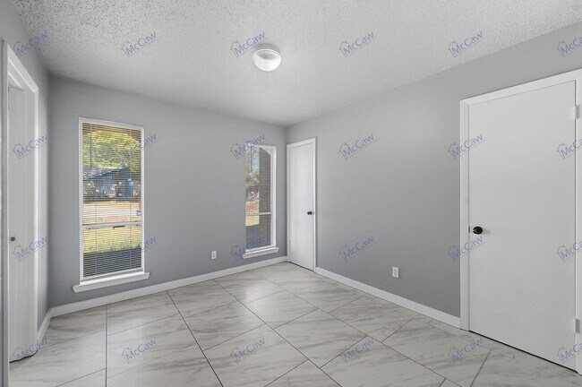 Building Photo - 3538 Hacienda Dr