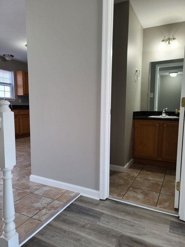 Building Photo - 3 Bedroom 2 1/2 bath Townhome for Rent in ...