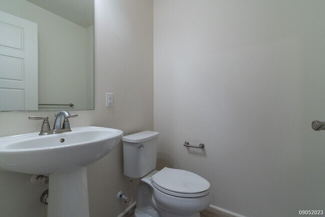 Building Photo - $3,350 / 2br - 1119ft2 - Beautifully Maint...